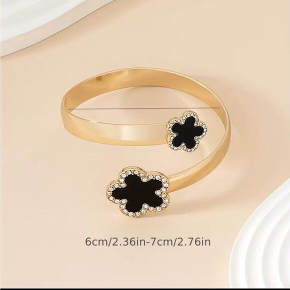 Gold Five Leaf Clover Bangle - Picture 2 of 2